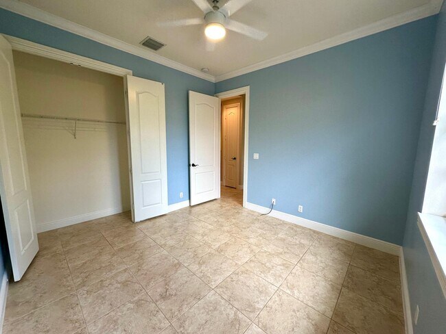 Building Photo - 224 W Bay Cedar Cir