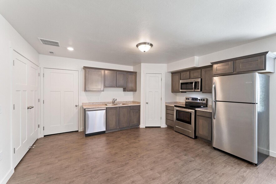 Building Photo - 14861 S Marble Rock Way
