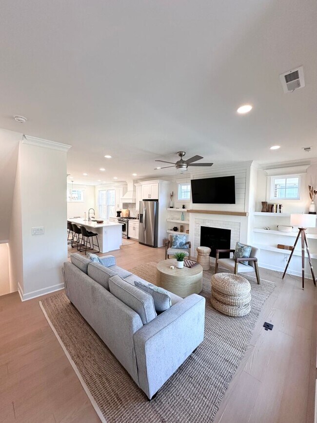Building Photo - 2024 Built | Fully Furnished Modern Oceanf...