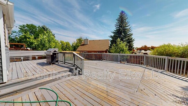 Building Photo - 2316 Sierra Dr