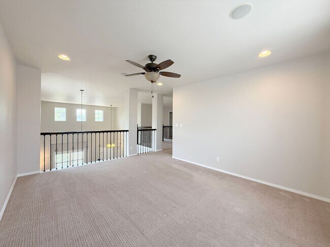 Building Photo - Rare Mountain View Gem for Rent in Erie!