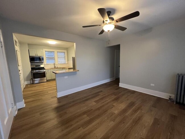 Primary Photo - 2 bedroom in Chicago IL 60618