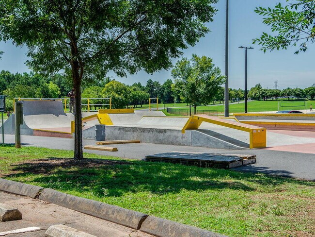 Building Photo - Built in 2022 and waiting for you to move right on in!