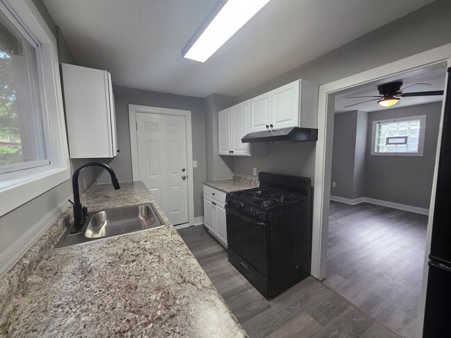 Building Photo - Newly updated 3 bedroom 1 bath house in Upper Hill!