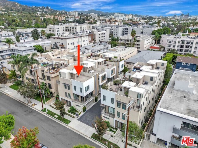 Building Photo - 1414 1/2 N Stanley Ave