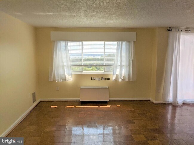 Building Photo - 2059 Huntington Ave