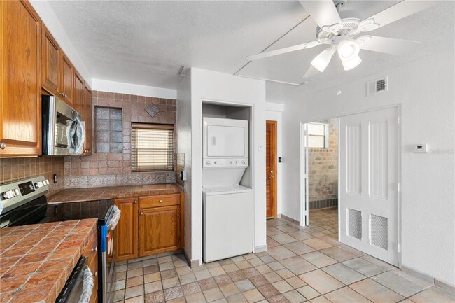 Building Photo - 690 Osceola Ave