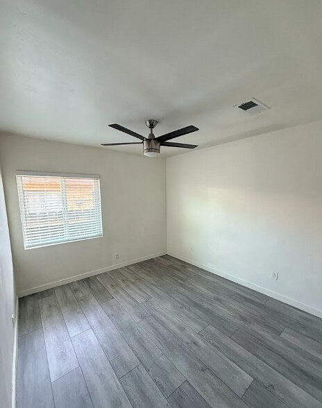 Building Photo - 5203 E Falls View Dr