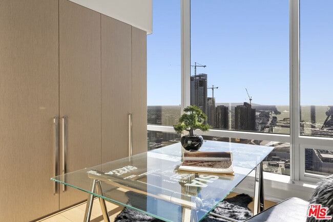 Building Photo - 877 Francisco St