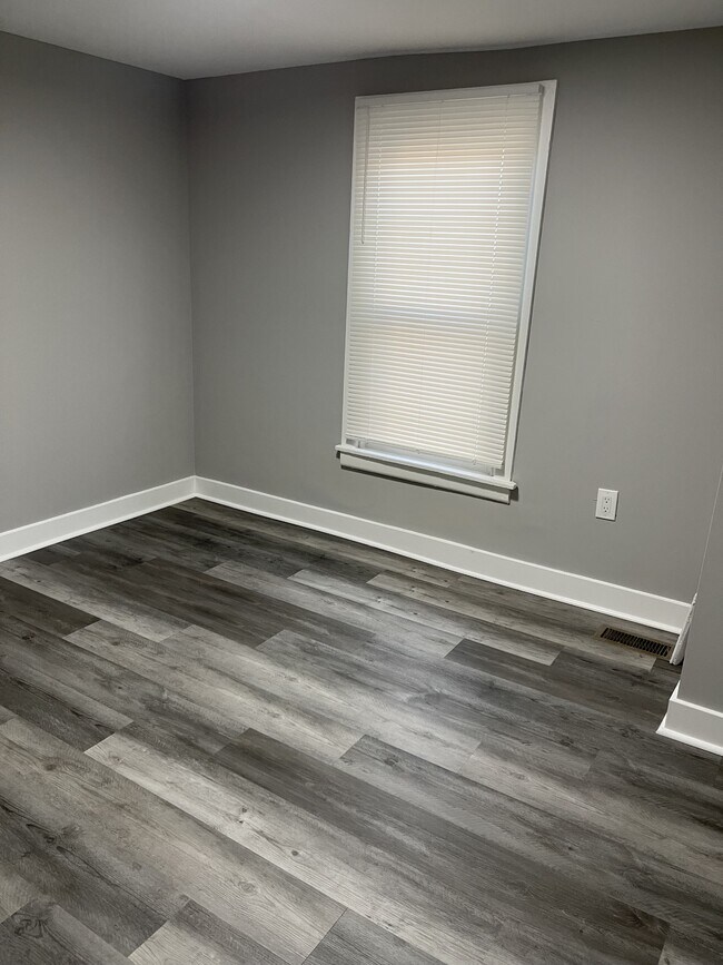 Building Photo - 3030 W 2nd St