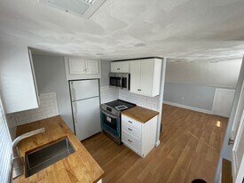 Building Photo - 72 Sohier Rd