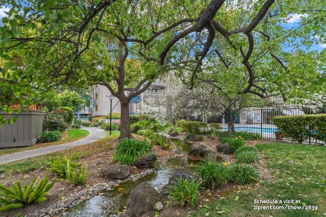 Building Photo - 49 Showers Dr