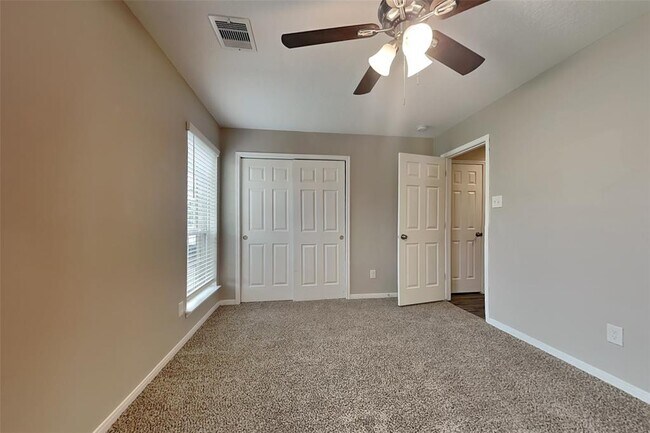 Building Photo - 9915 Tulip St