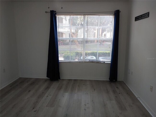 Building Photo - 1949 Summer Club Dr