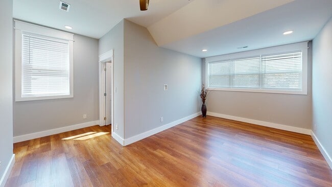 Building Photo - 316 S 17th St