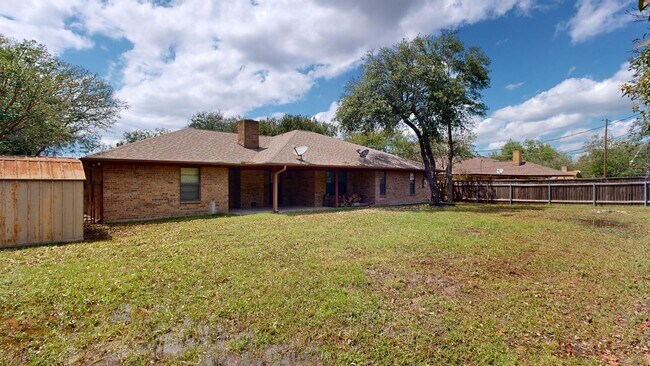 Building Photo - 2 WEEKS FREE + $1,595 for a 3 Bedroom vintage charmer in Harker Heights!