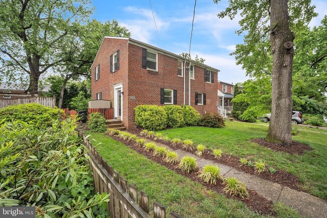 Primary Photo - 2901 Mosby St