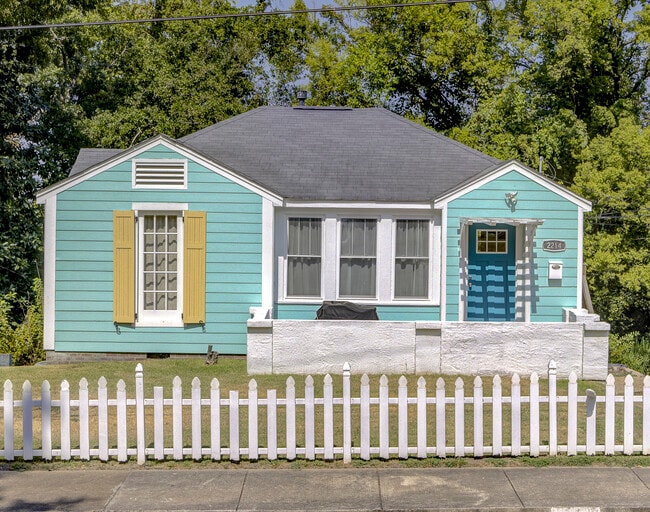 Front of house - 2214 Oak St