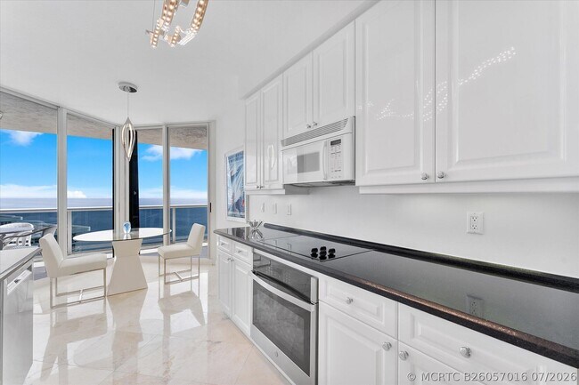 Building Photo - 3200 N Ocean Blvd