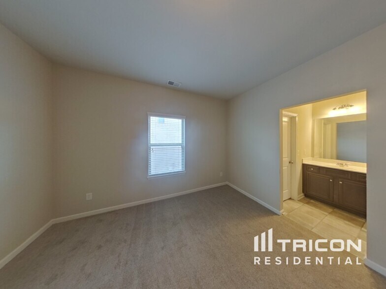 Building Photo - 2140 Dodson Woods Dr