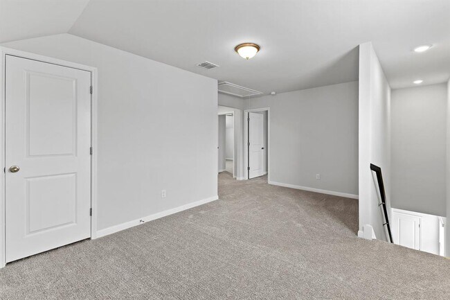 Building Photo - 100 Elm Br Trl