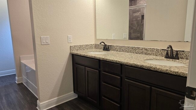 Building Photo - 5157 Peach Dr