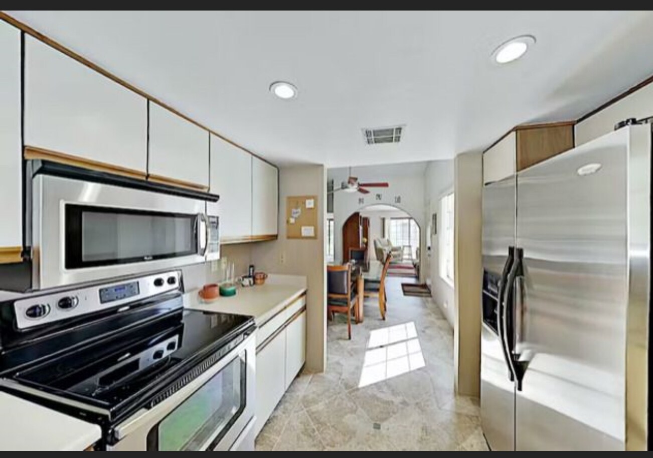 Building Photo - 505 S Farrell Dr