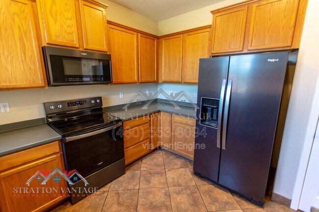 Building Photo - 9136 W Meadow Dr