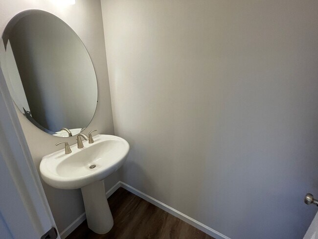 Building Photo - N18