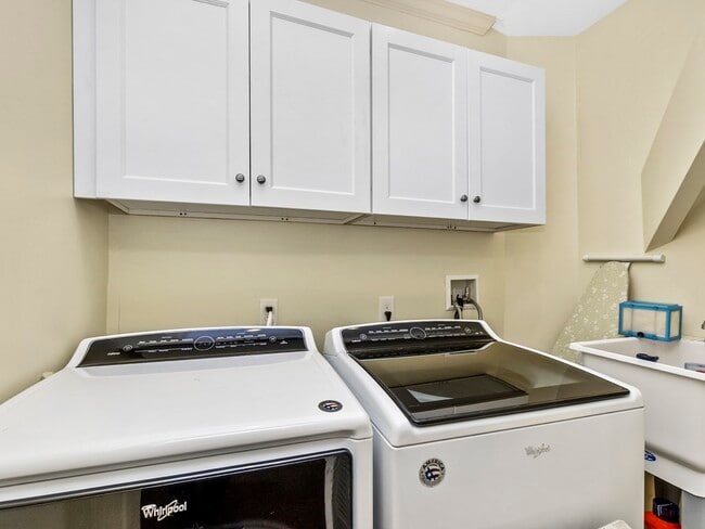 Building Photo - 50 Rowe St