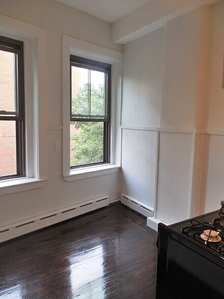 Building Photo - 125 Willow St