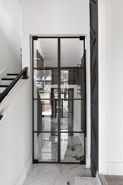 Building Photo - 8610 Grandview Dr