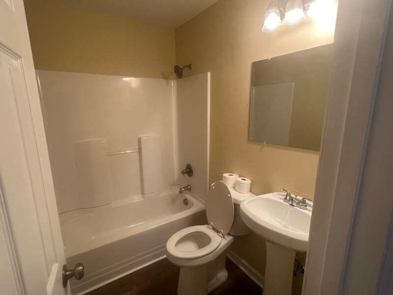 Building Photo - 183 Rogers Dr