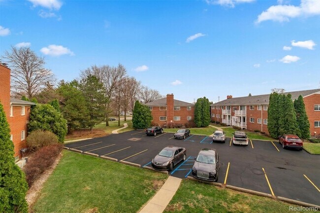 Building Photo - 487 N Eton St