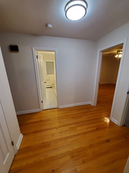 Building Photo - 216 Glen Ave