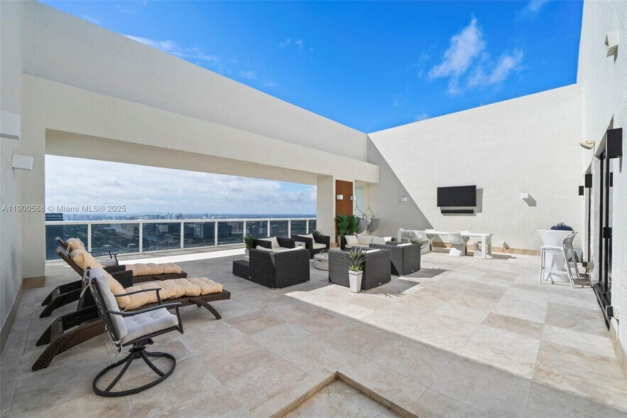 Building Photo - 1830 S Ocean Dr