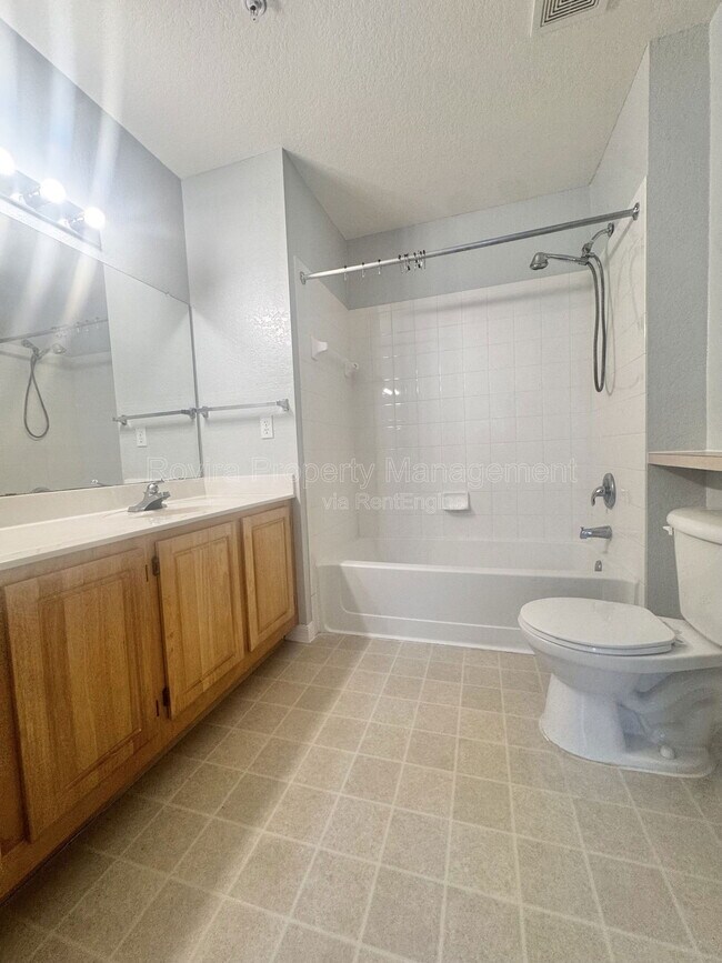 Building Photo - 4000 Venetian Bay Dr