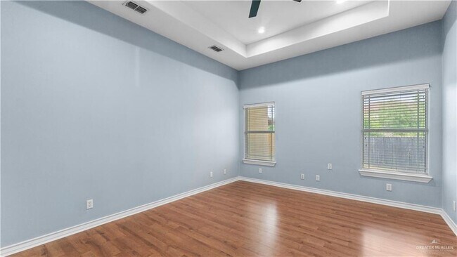 Building Photo - 605 S Excalibur St