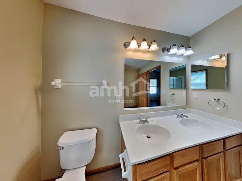 Building Photo - 219 Hayfield Dr