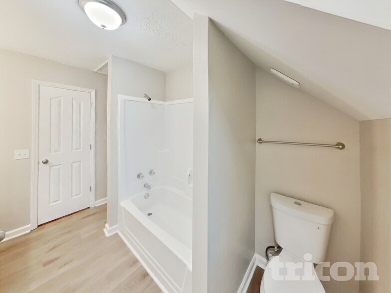 Building Photo - 1918 Cross Creek Dr