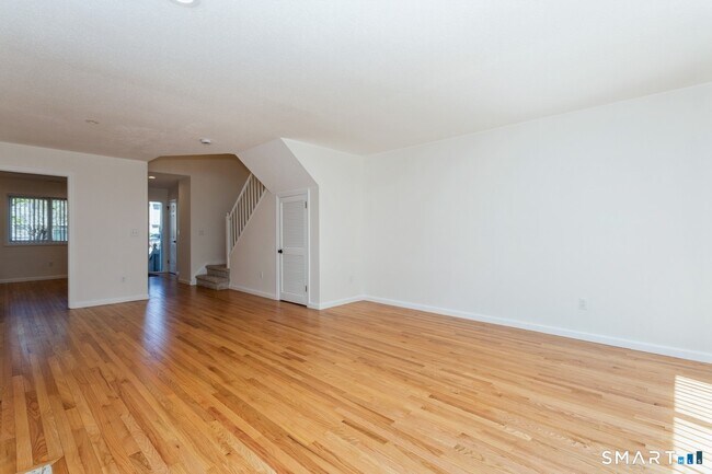 Building Photo - 33 Strathmore Ln