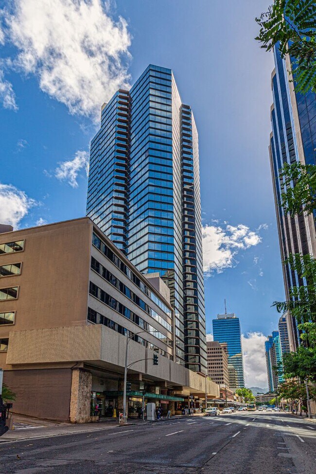 Building Photo - 1 BD Fully Furnished Downtown Location