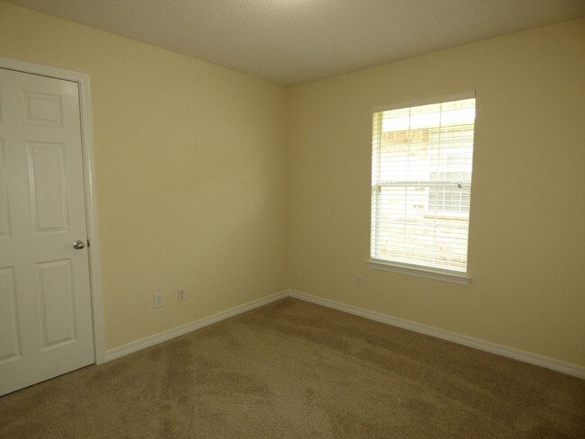 Building Photo - Great 4 Bedroom in Pensacola