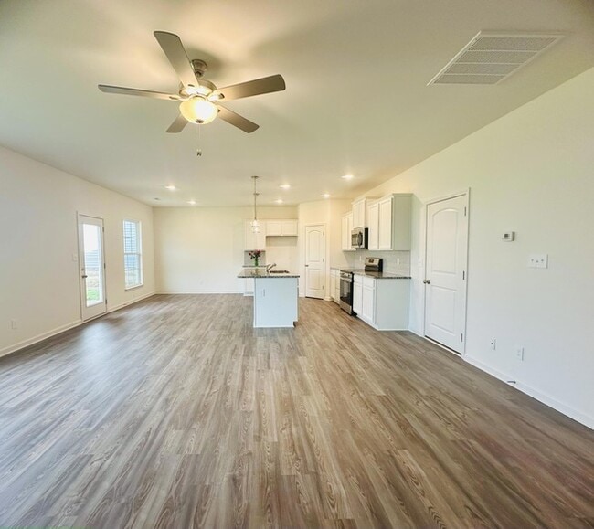 Building Photo - 2380 Geranium Ln