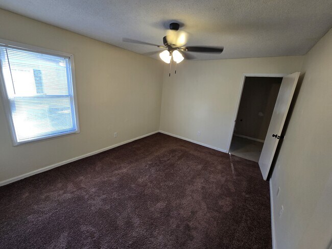 Building Photo - 412 S Ashley St