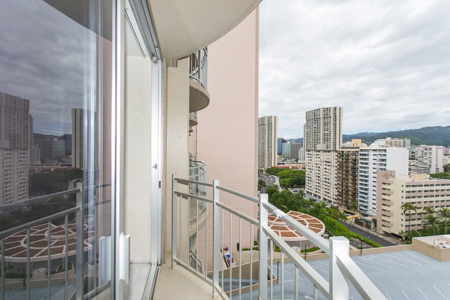 Building Photo - 1765 Ala Moana Blvd