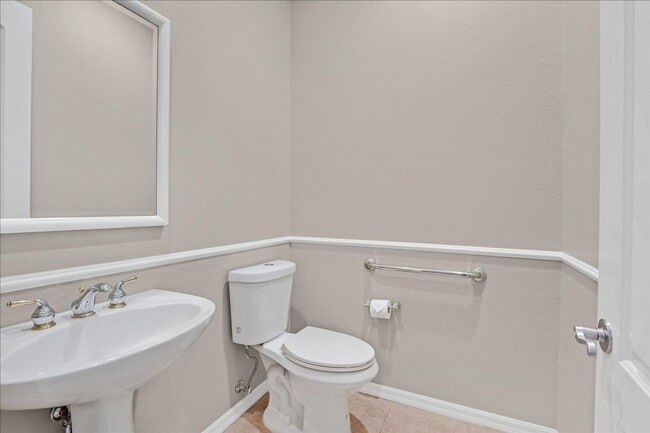 Building Photo - Rental Home with Large Pool