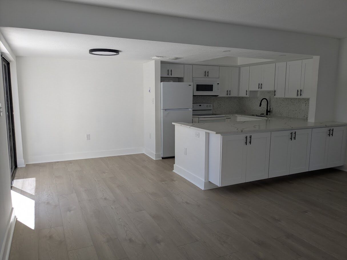 Building Photo - 2 Bed/2 Bath - Unit P8