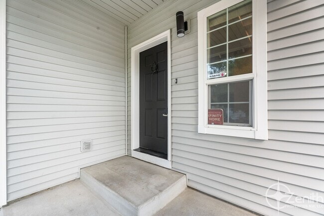 Building Photo - HALF OFF 2ND MONTHS RENT! Fully Updated 4 ...