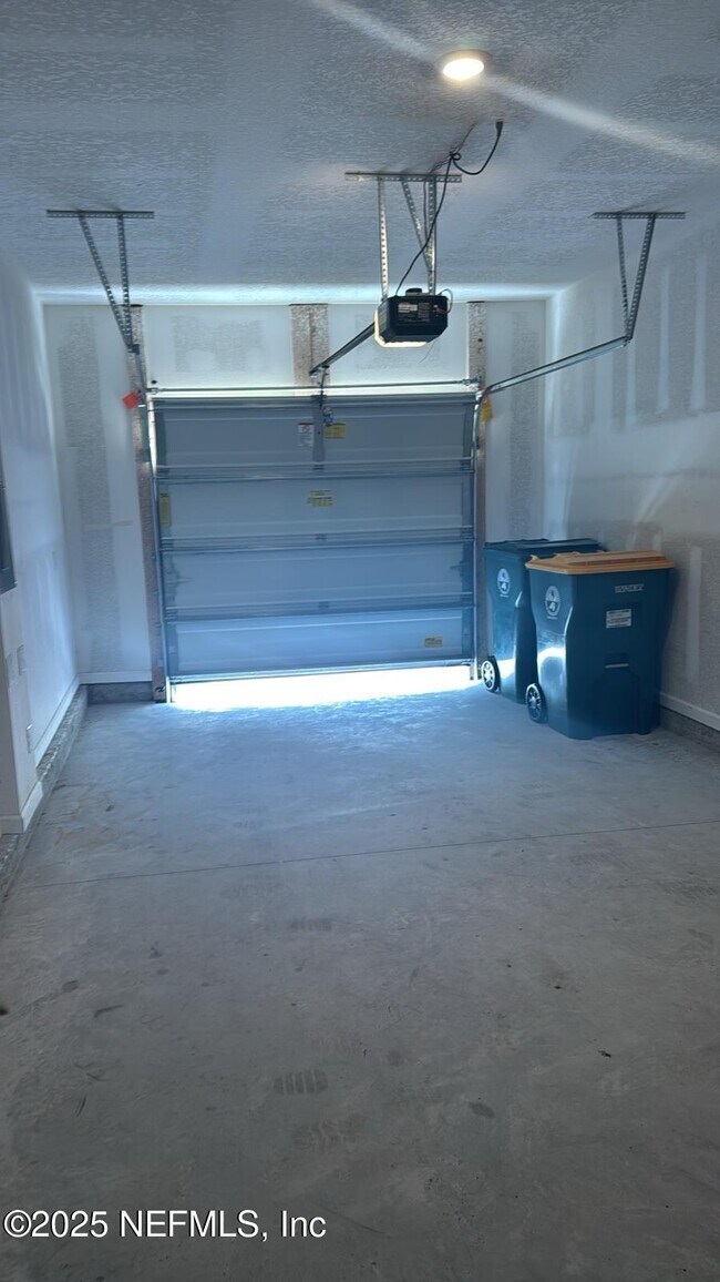 Building Photo - 9607 Mira Loma Dr